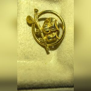 Charming Gold Tone Owl Brooch Vtg